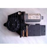 Motorček sťahovania okien Octavia I predný pravý 0130821730 101447-203 Bosch