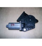 Motorček sťahovania okien Octavia I predný pravý 0130821730 samostatný Brose