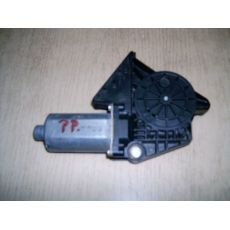 Motorček sťahovania okien Octavia I predný pravý 0130821730 samostatný Brose